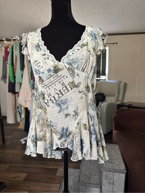 Kimchi Blue Blue & Cream Floral Lace-Trim Peplum Tunic